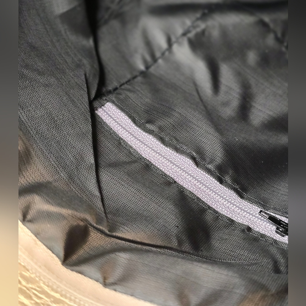 Silver Tote with Pinched Columns = Cute! - Picture 9 of 10